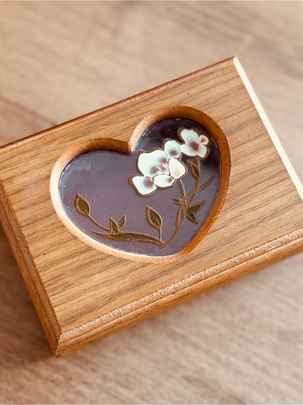 Vintage Heart Inlay Wooden Trinket Box with Floral Detail - Brown & Cream